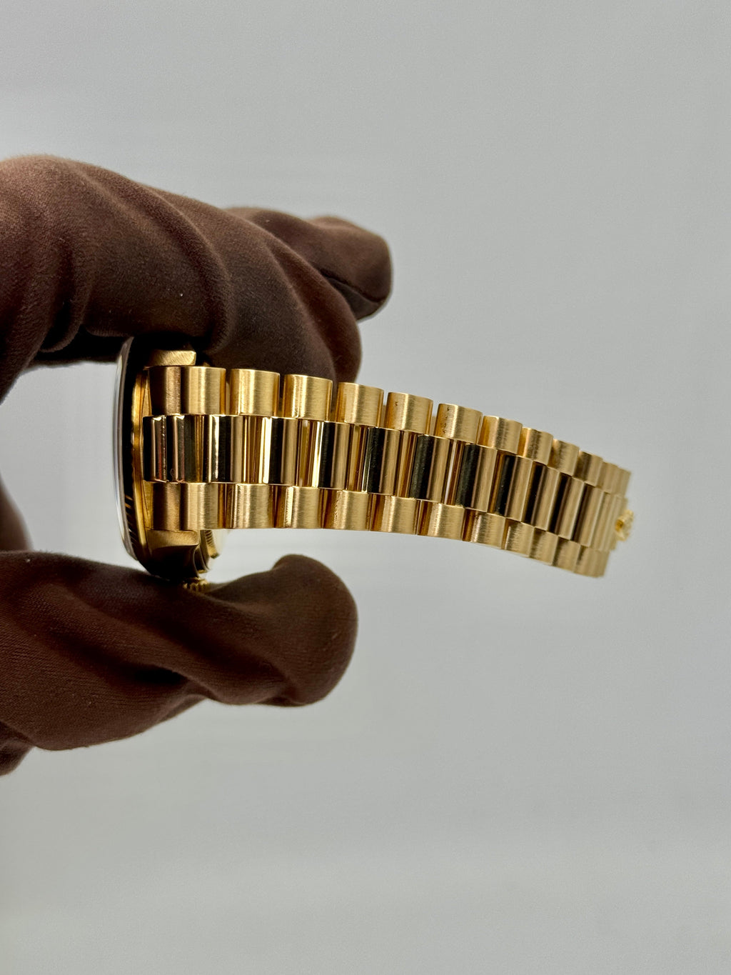 1986 Rolex Day-Date 36mm 18238 Presidential Yellow Gold Silver Dial