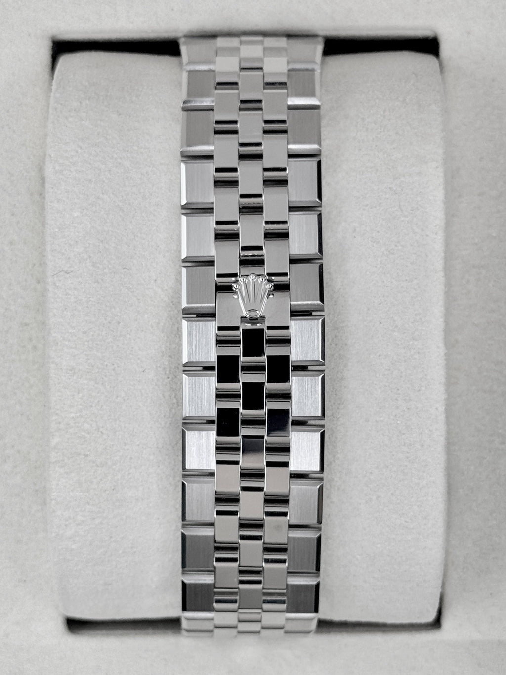 NEW 2026 Rolex Land-Dweller 36mm 127286TBR Platinum Ice Blue Honeycomb Motif Diamond Dial