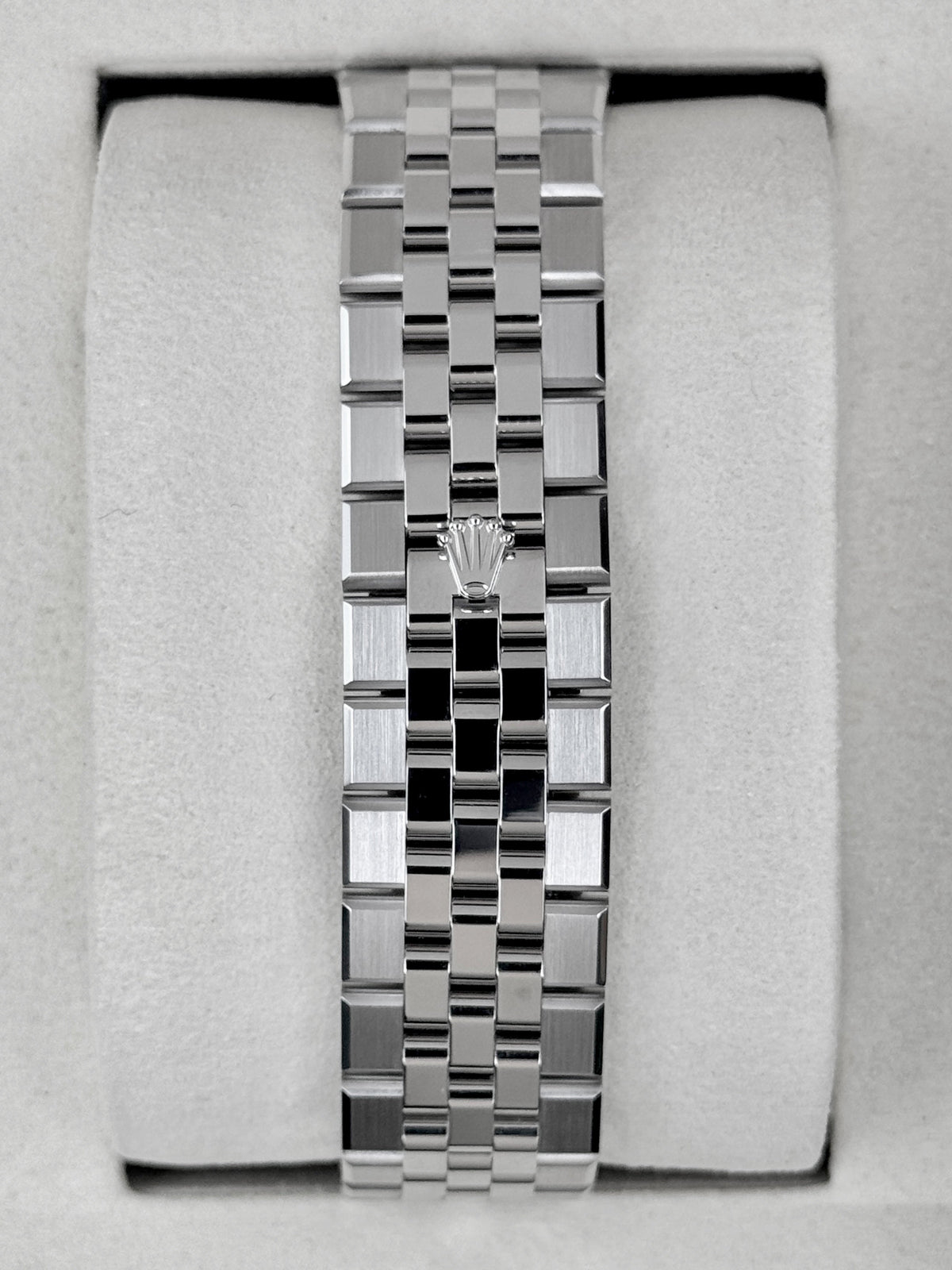 NEW 2026 Rolex Land-Dweller 36mm 127286TBR Platinum Ice Blue Honeycomb Motif Diamond Dial