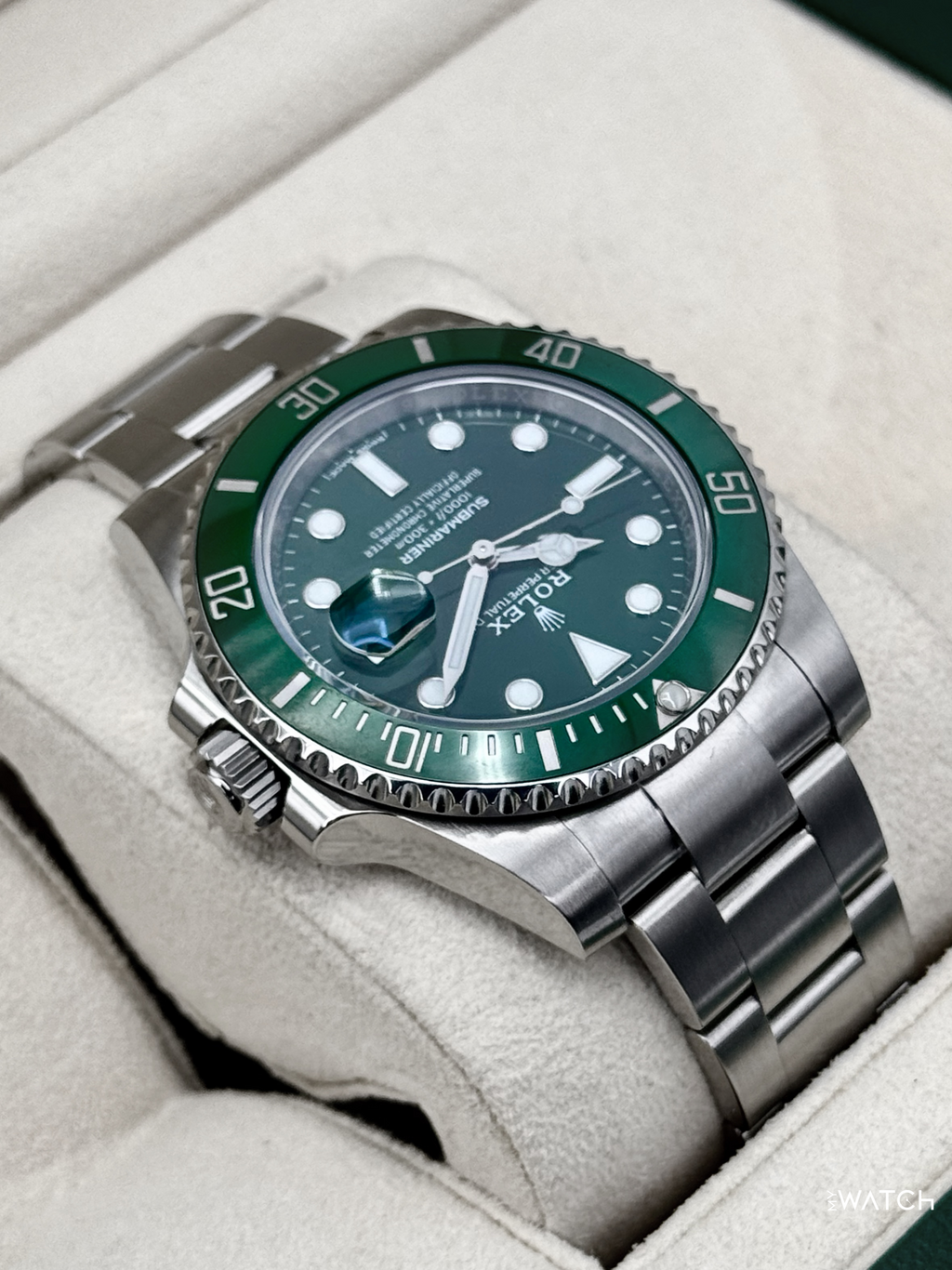 2020 Rolex Submariner “Hulk” 40mm 116610LV Green Dial (GREEN CARD & STICKERED)