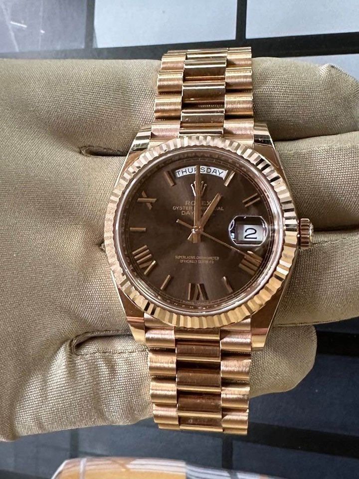 Rolex Day-Date 40mm 228235 Presidential Rose Gold Chocolate Dial