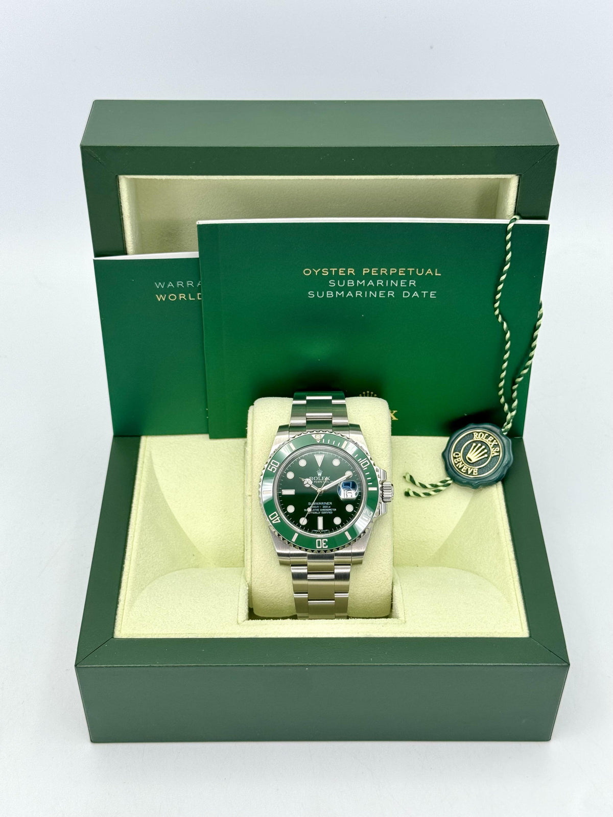 Rolex Submariner "Hulk" 40mm 116610LV Green Dial