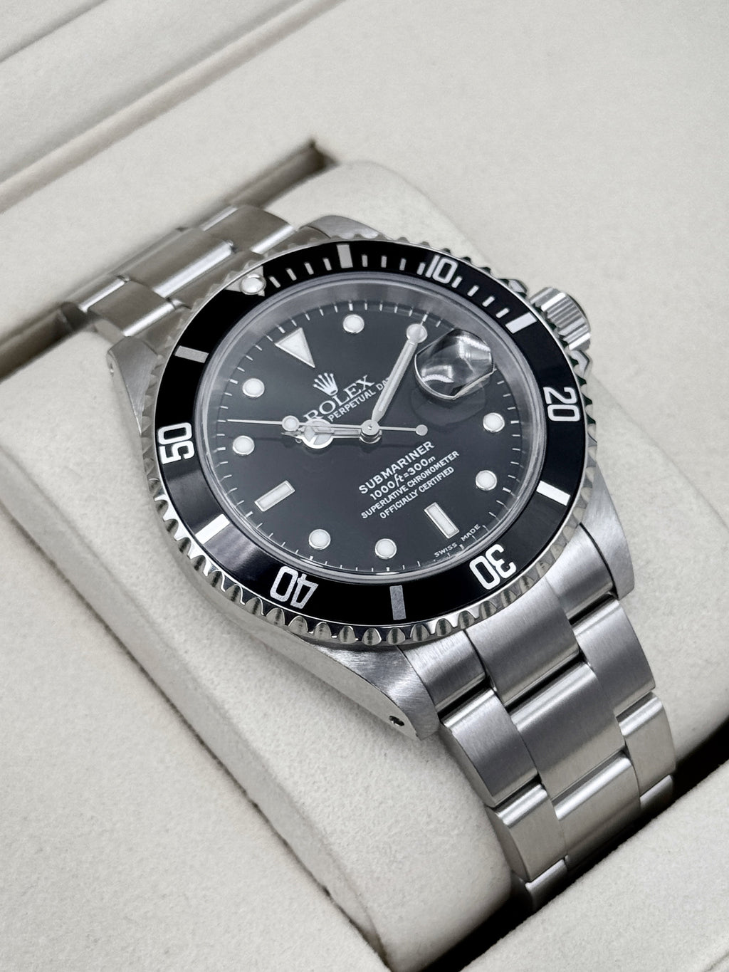 2000 Rolex Submariner 40mm 16610 Stainless Steel Black Dial (Collector's Set)