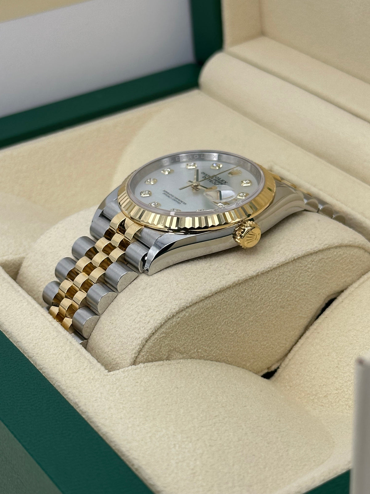 NEW 2023 Rolex Datejust 36mm 126233 Mother of Pearl Diamond Dial