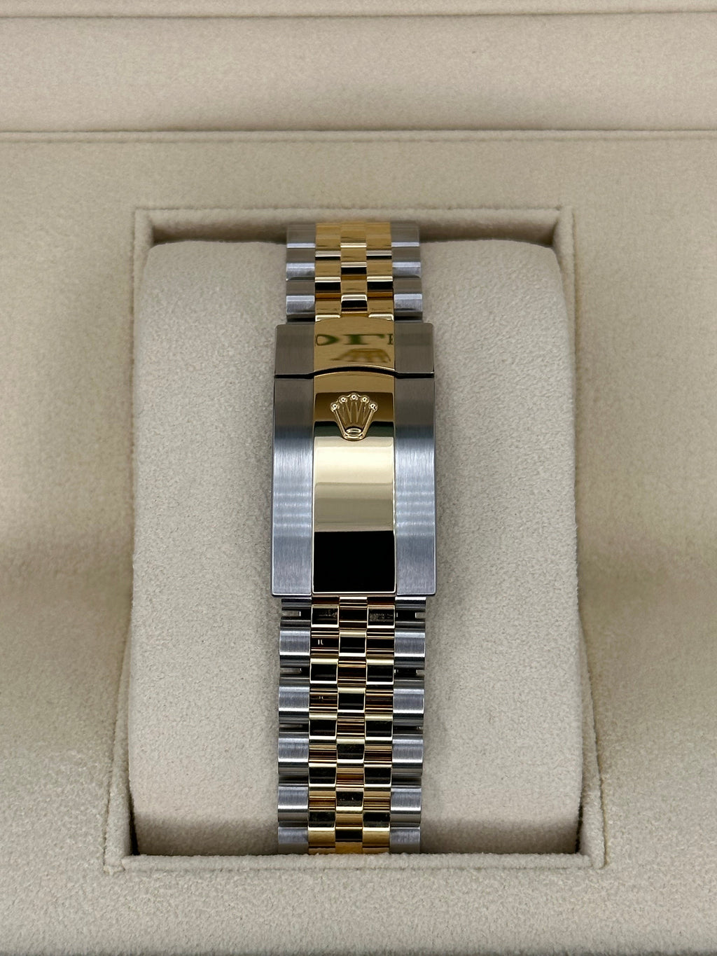 NEW 2023 Rolex Datejust 36mm 126233 Mother of Pearl Diamond Dial