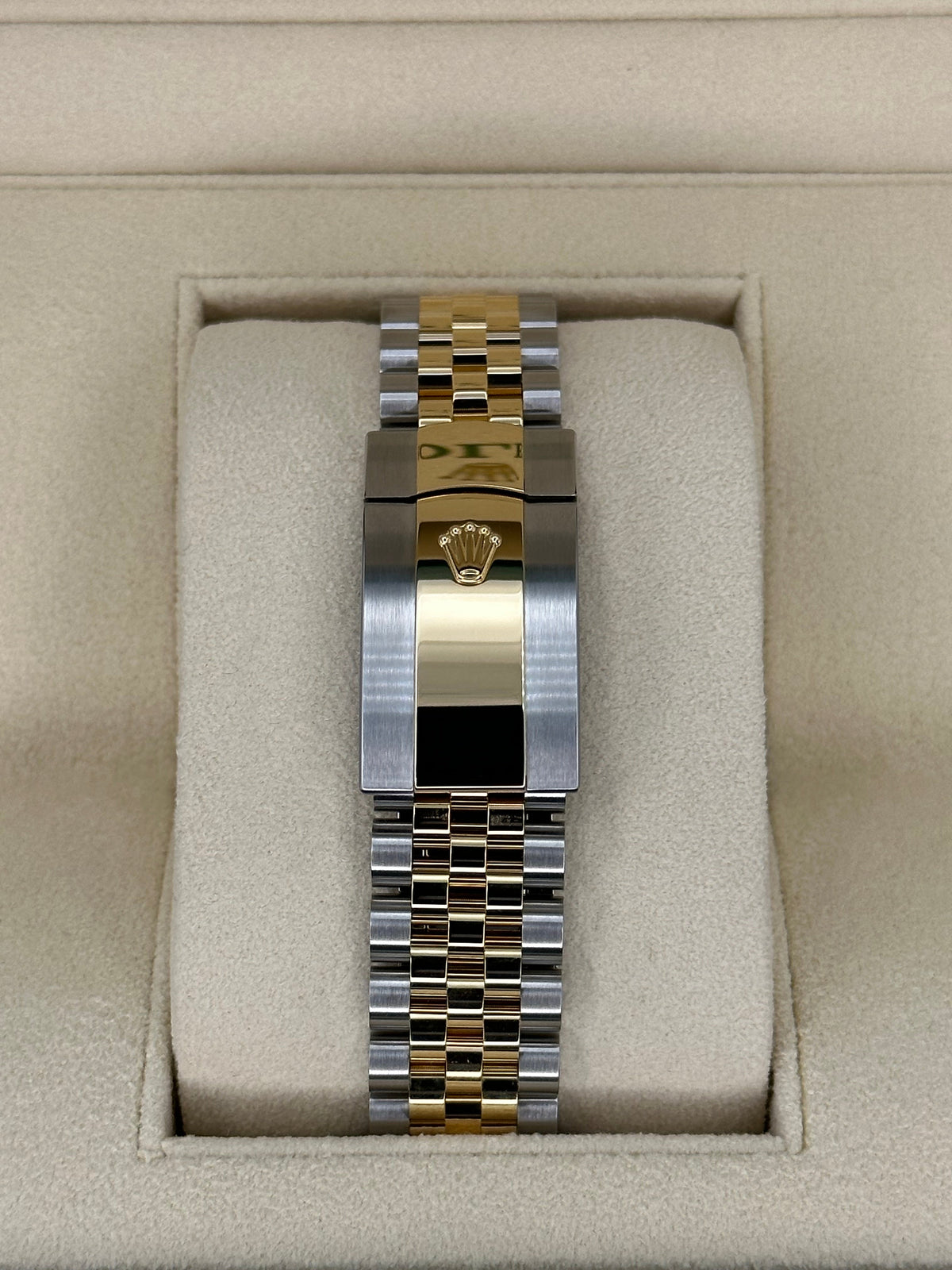NEW 2023 Rolex Datejust 36mm 126233 Mother of Pearl Diamond Dial
