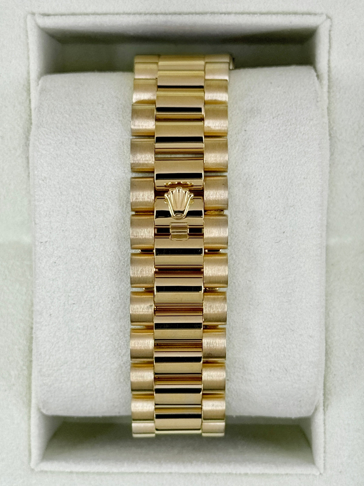 2013 Rolex Day-Date 36mm 118238 Presidential Diamond Pave Mother of Pearl Dial