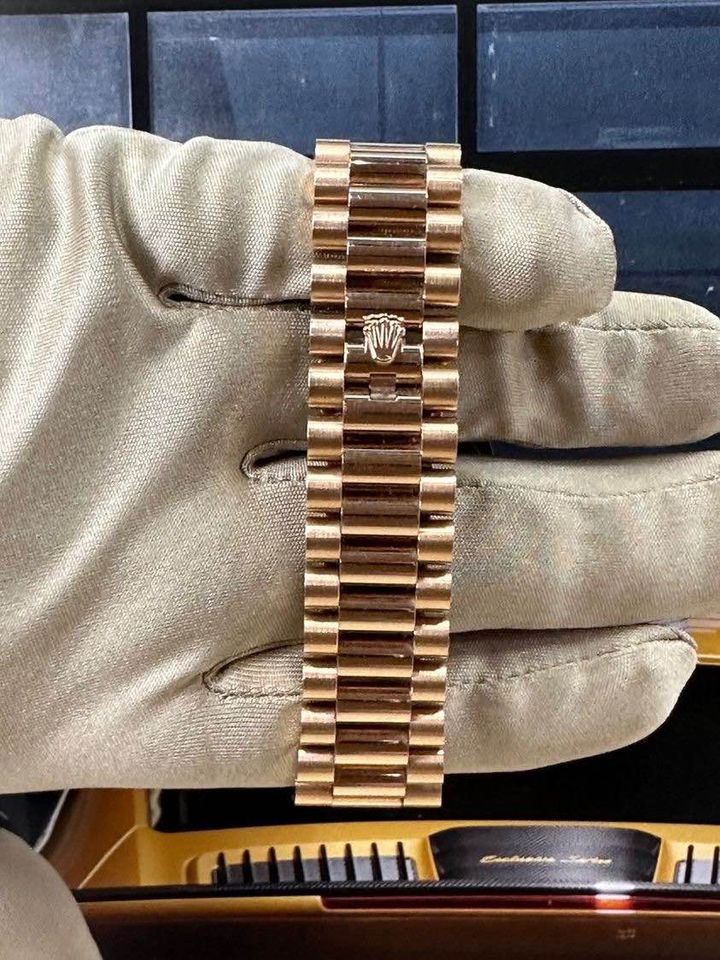 Rolex Day-Date 40mm 228235 Presidential Rose Gold Chocolate Dial