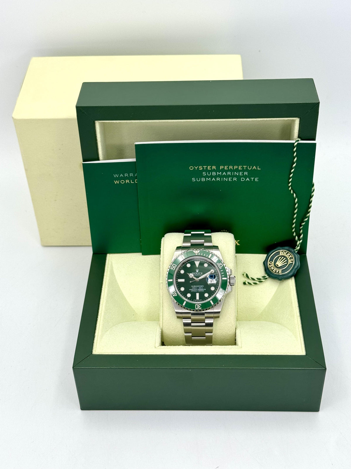 Rolex Submariner "Hulk" 40mm 116610LV Green Dial