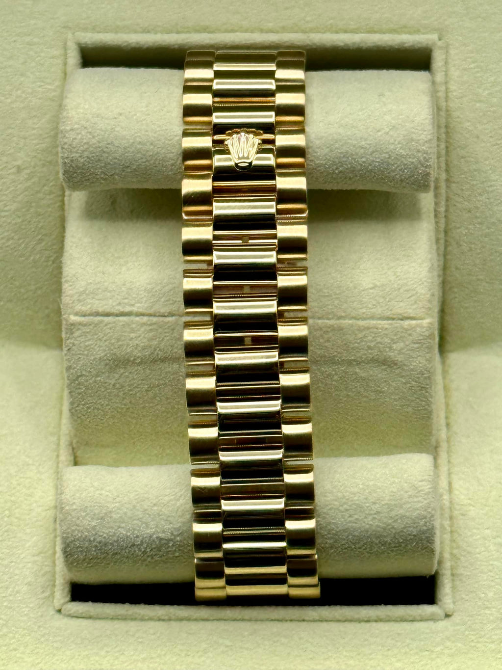 2000 Rolex Day-Date 36mm 118208 Presidential Champagne Wave Dial