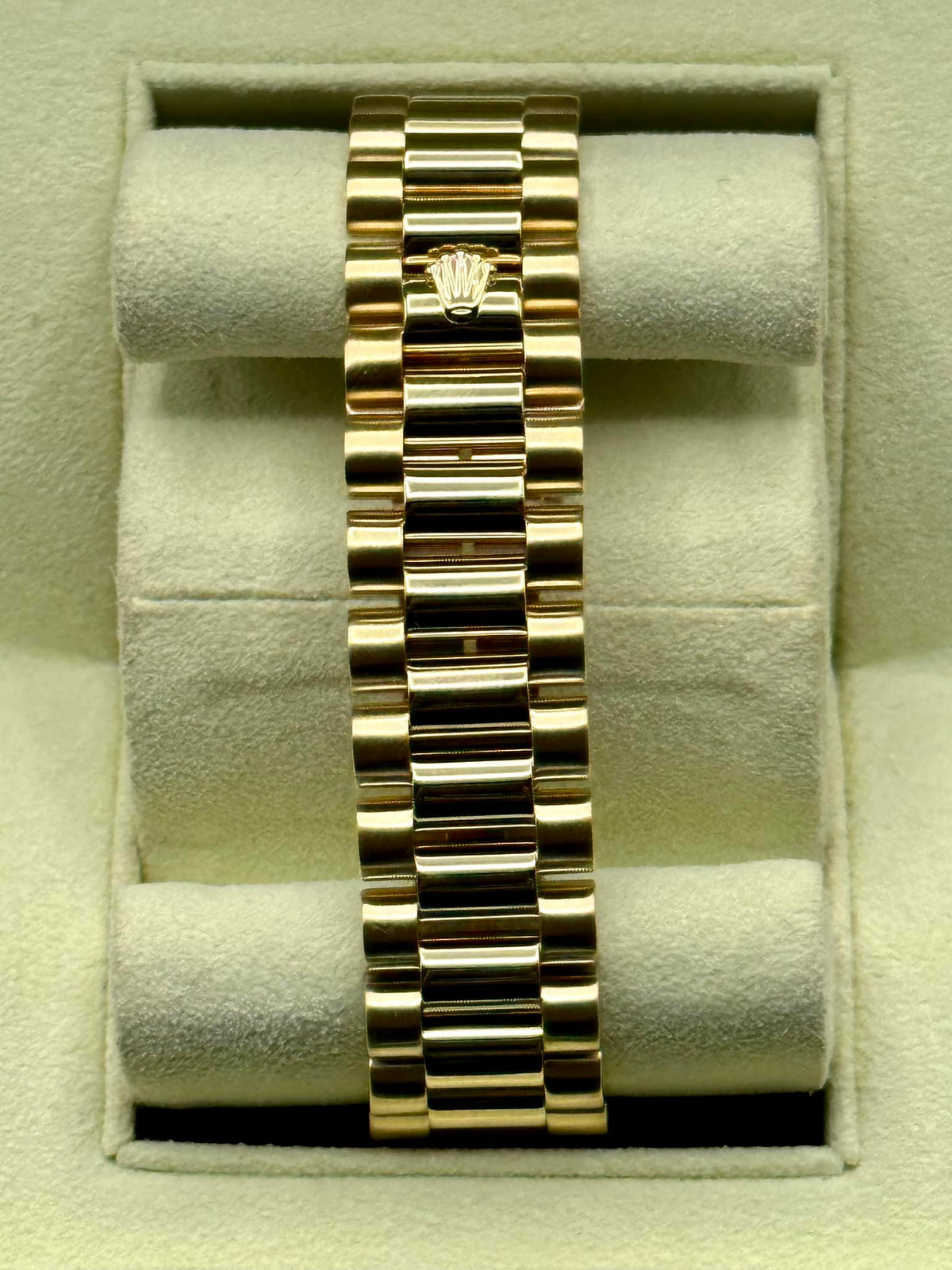 2000 Rolex Day-Date 36mm 118208 Presidential Champagne Wave Dial