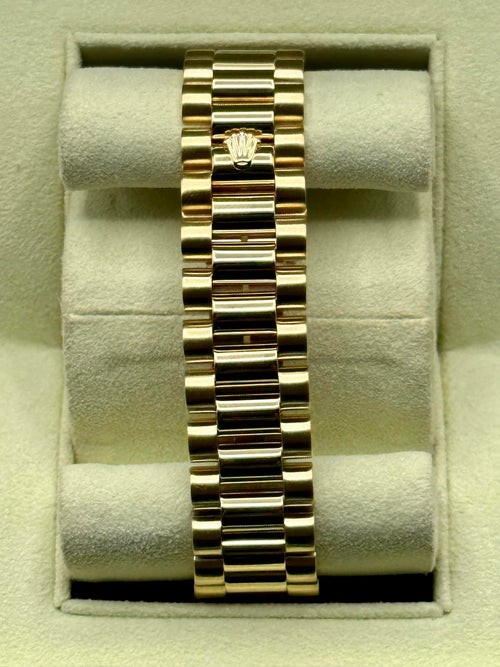 2000 Rolex Day-Date 36mm 118208 Presidential Champagne Wave Dial