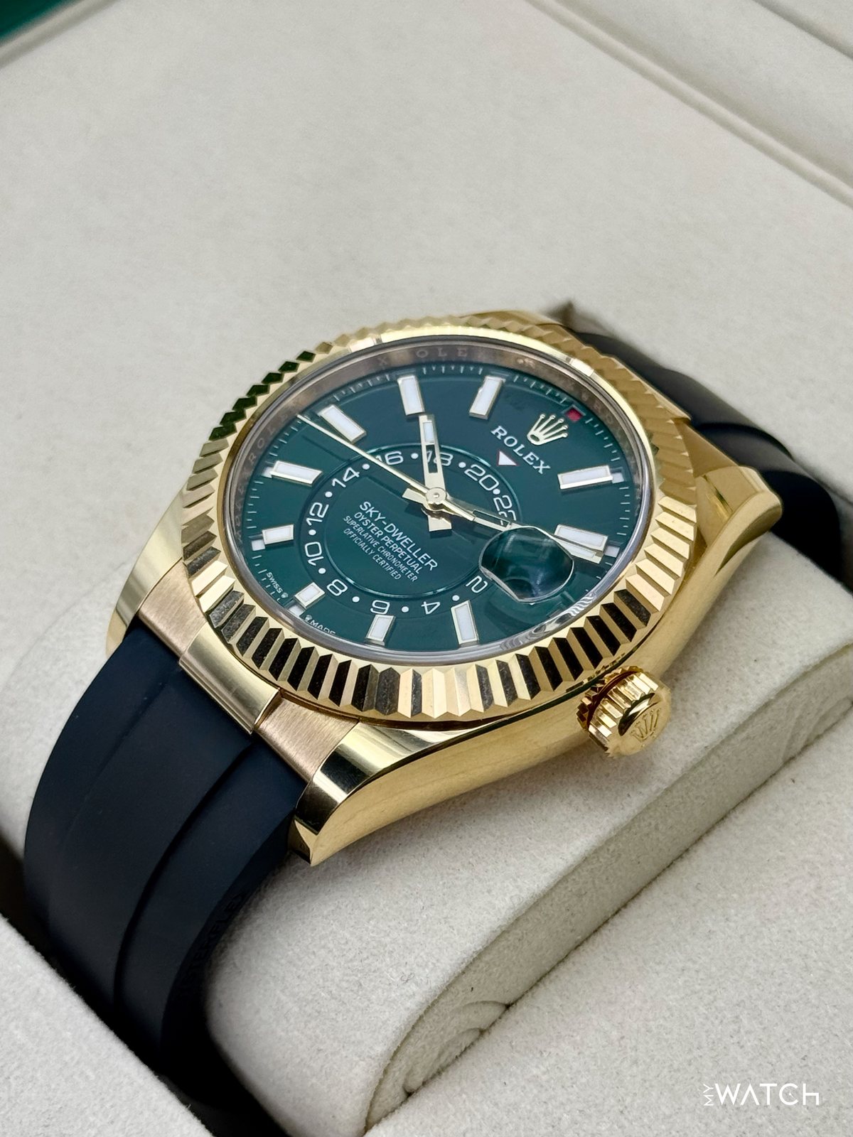 2025 Rolex Sky-Dweller 42mm 336238 Yellow Gold Oysterflex Green Dial