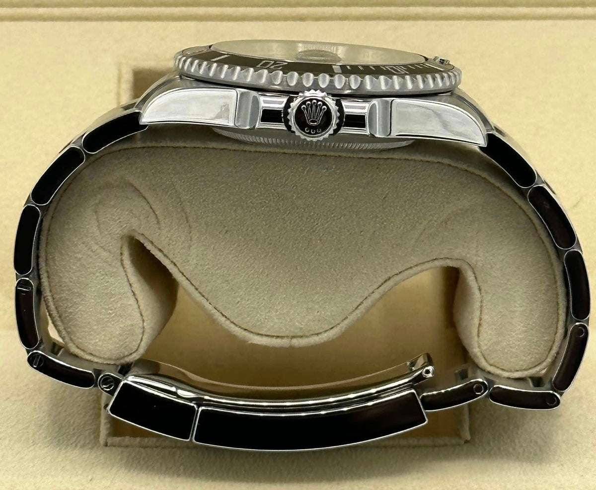 2015 Rolex Submariner 40mm 116610LN Stainless Steel Black Dial