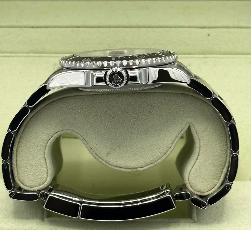 2012 Rolex Submariner Date 40mm 116610 Black Dial