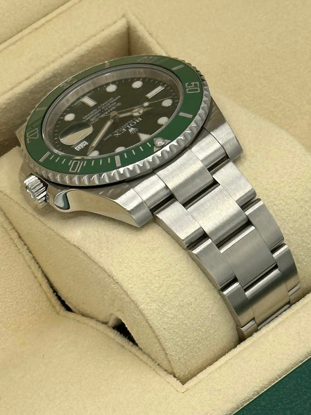 Rolex Submariner "Hulk" 40mm 116610LV Green Dial