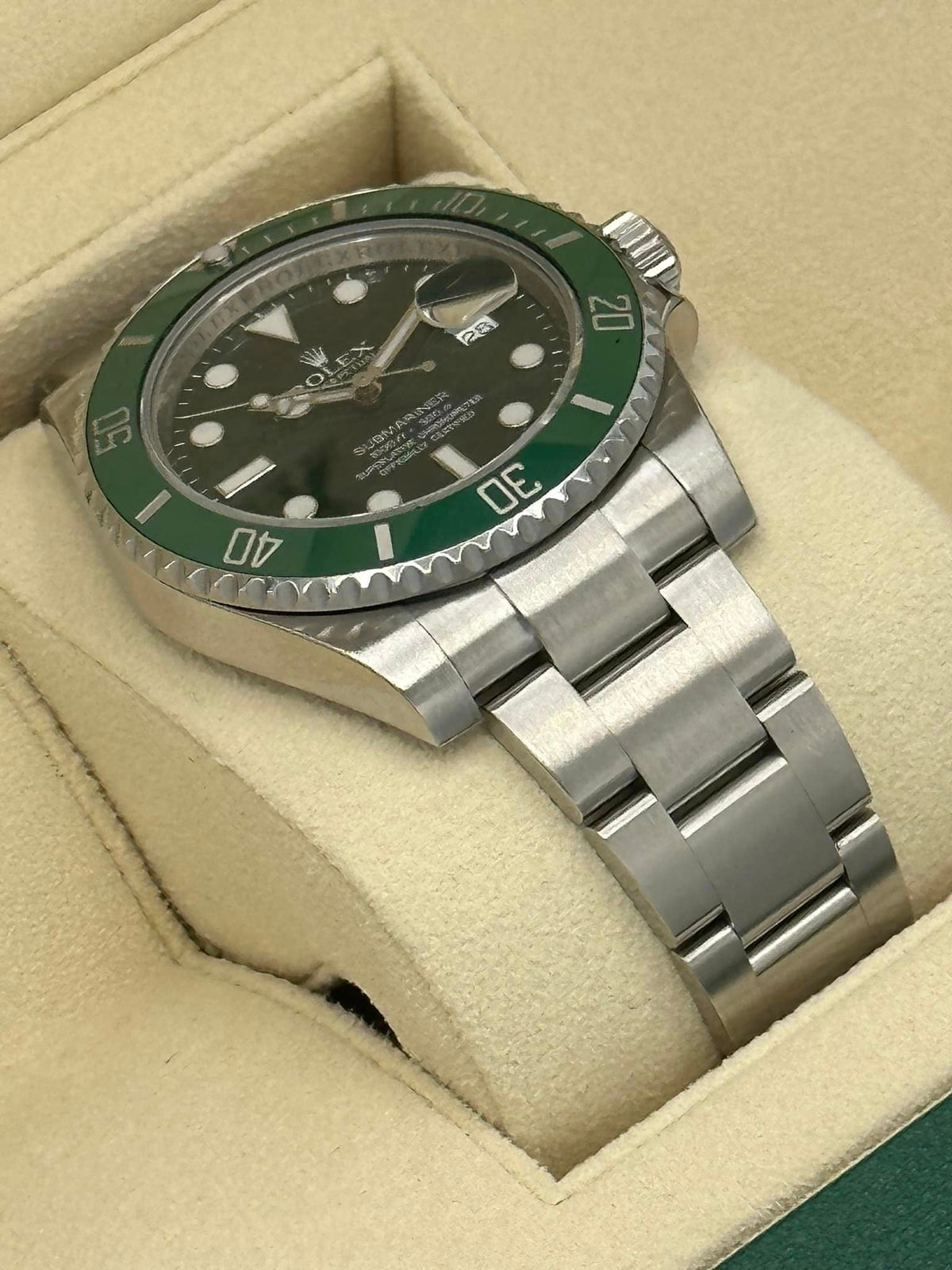 Rolex Submariner "Hulk" 40mm 116610LV Green Dial