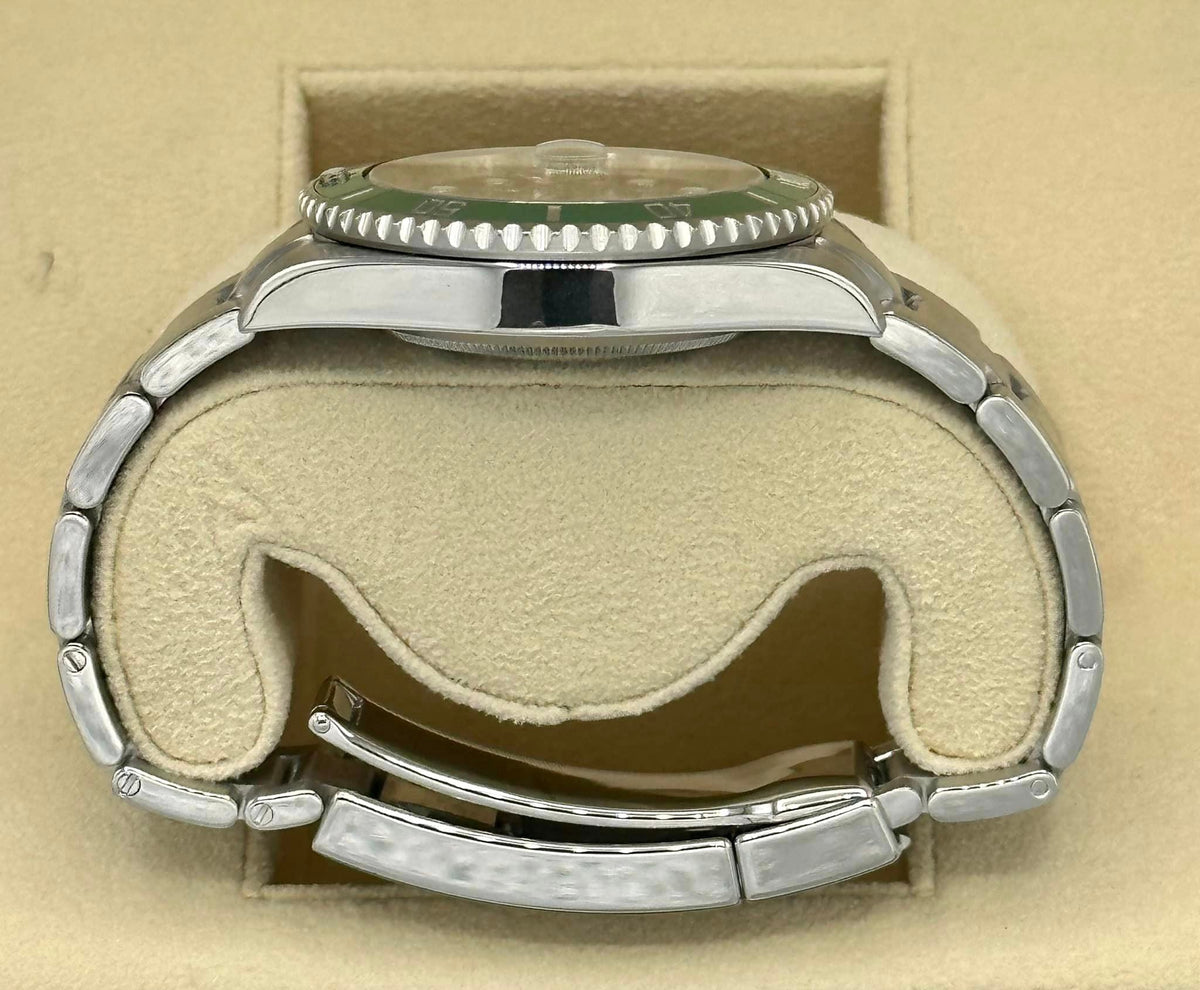 Rolex Submariner "Hulk" 40mm 116610LV Green Dial