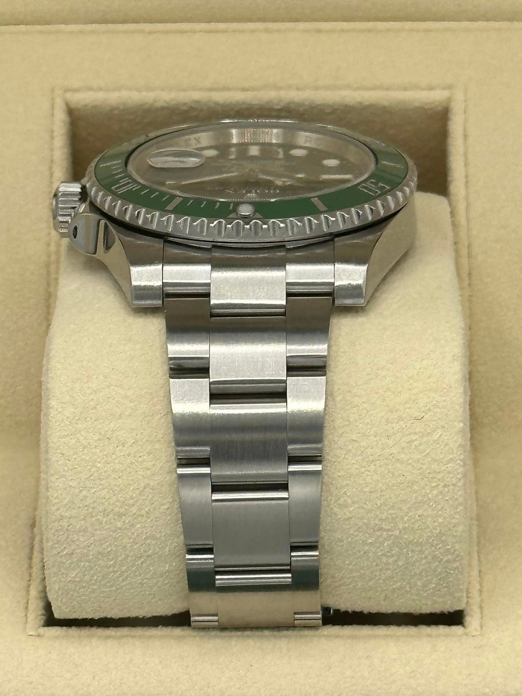 Rolex Submariner "Hulk" 40mm 116610LV Green Dial