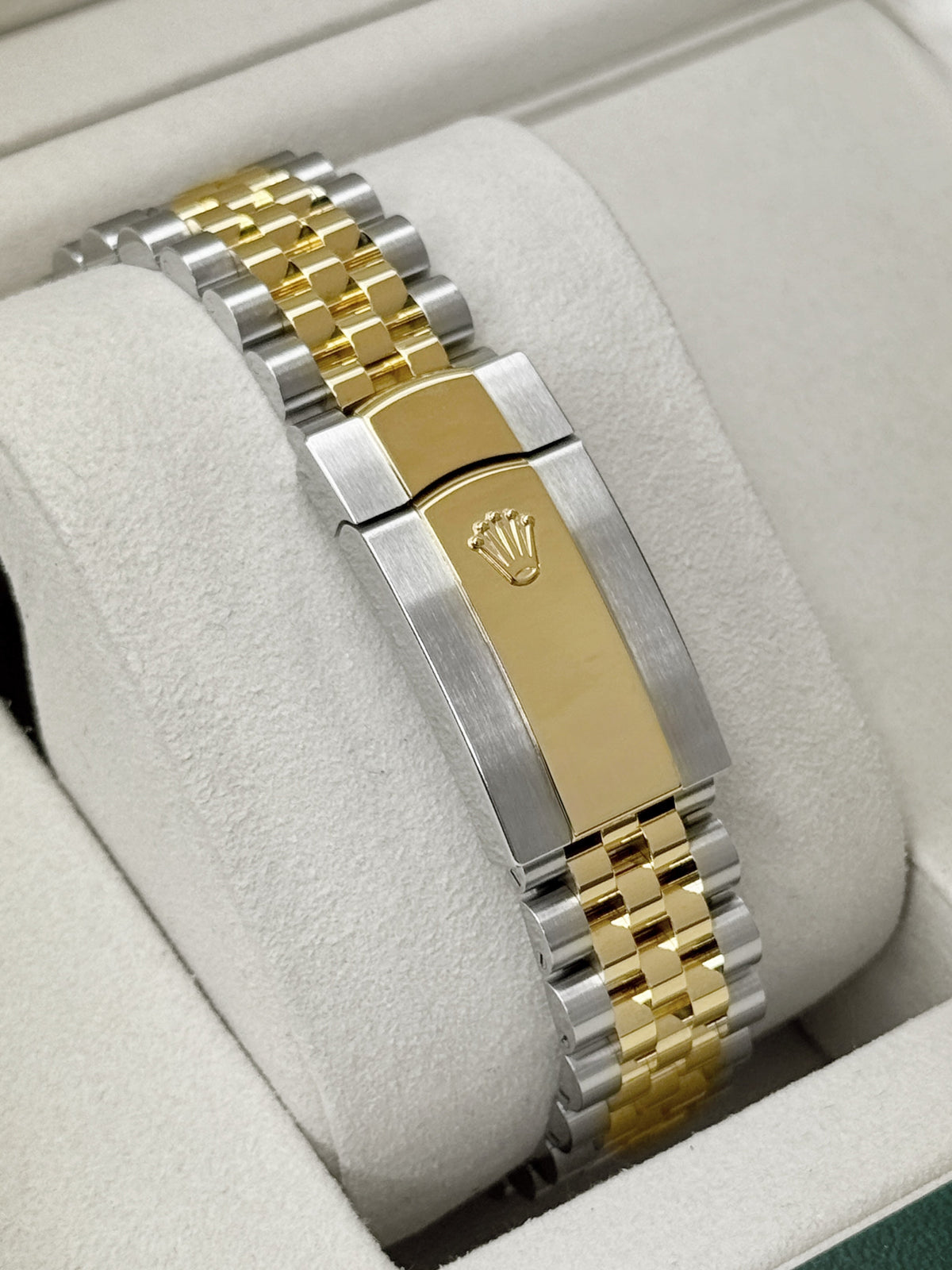 2025 Rolex Datejust 41mm 126333 Two-Tone Jubilee Champagne Diamond Dial