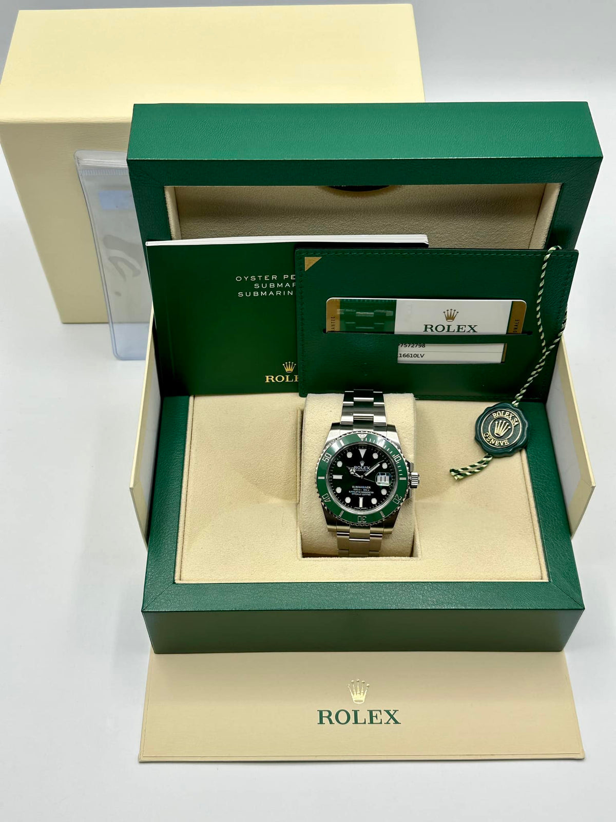 2016 Rolex Submariner "Hulk" 40mm 116610LV Green Dial