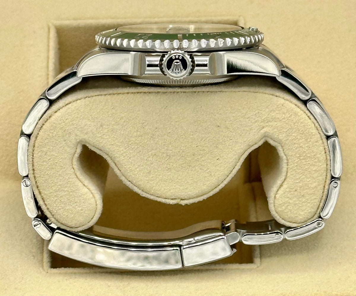 2016 Rolex Submariner "Hulk" 40mm 116610LV Green Dial