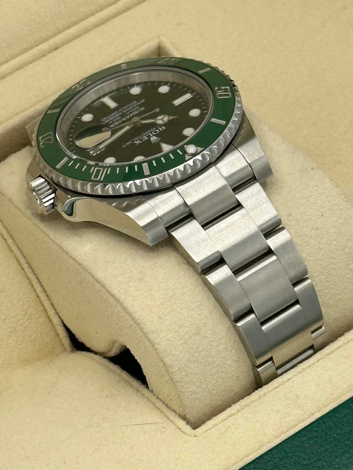 2016 Rolex Submariner "Hulk" 40mm 116610LV Green Dial