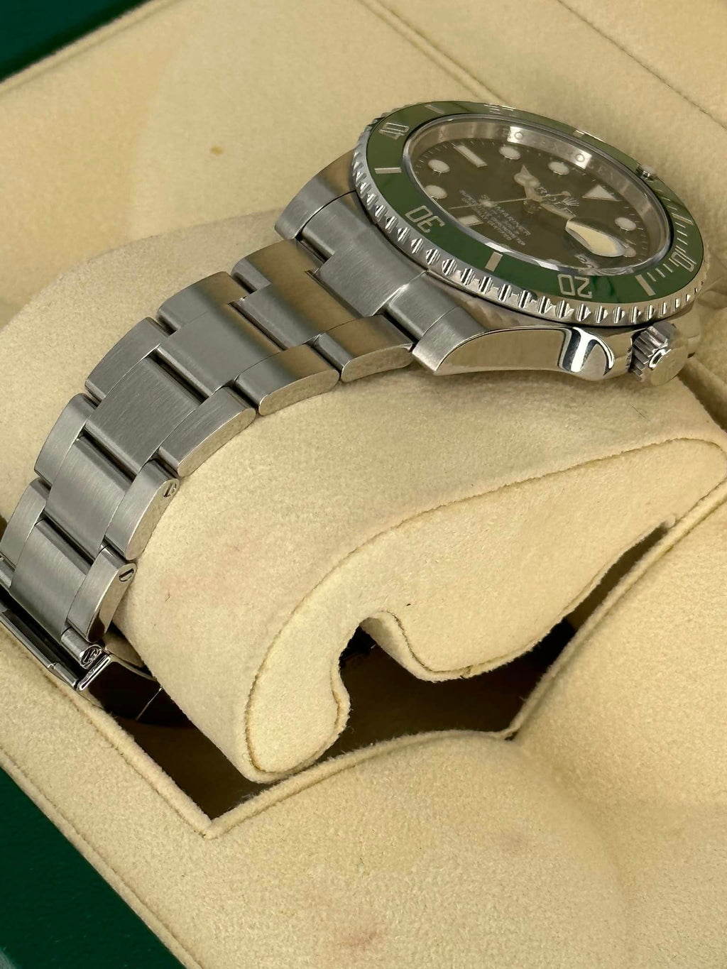 Rolex Submariner "Hulk" 116610LV 40mm Green Dial