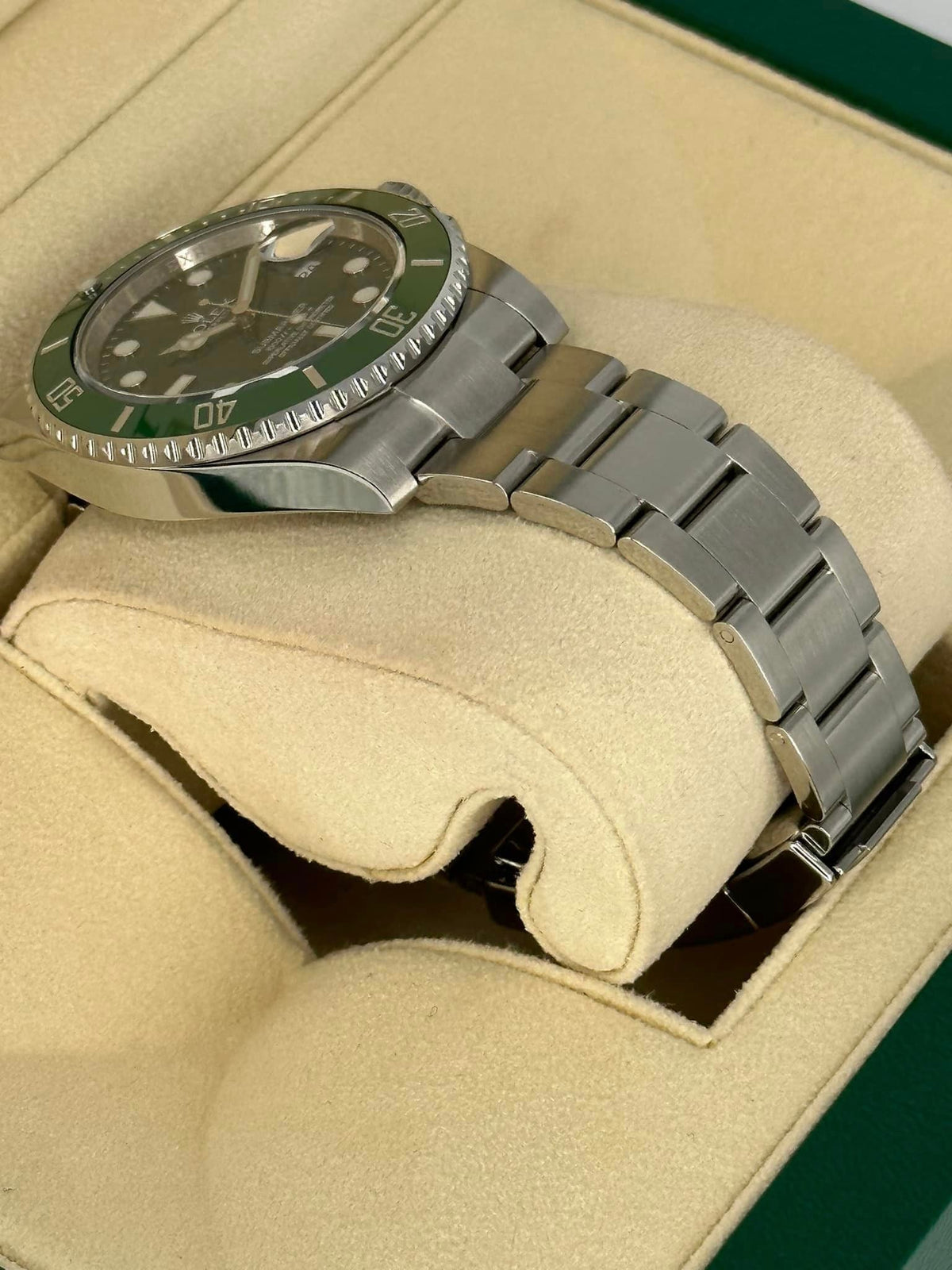 Rolex Submariner "Hulk" 40mm 116610LV Green Dial