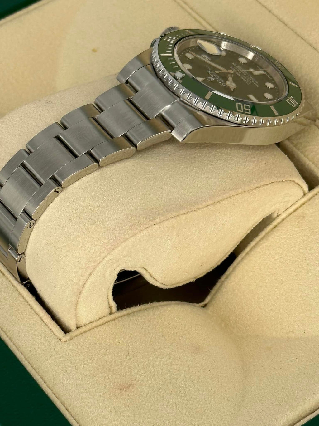 Rolex Submariner "Hulk" 116610LV 40mm Green Dial