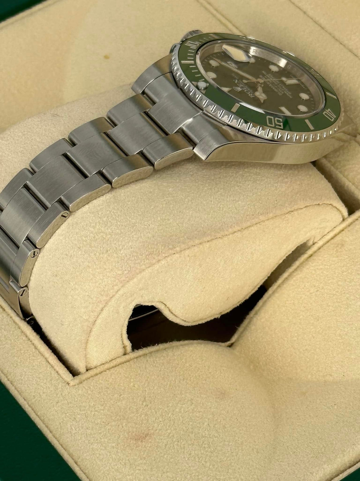 Rolex Submariner "Hulk" 116610LV 40mm Green Dial