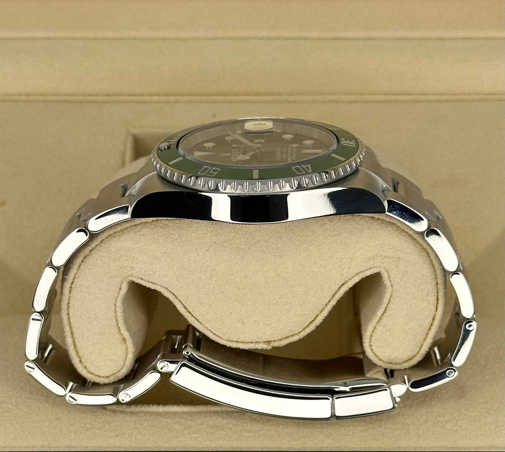 Rolex Submariner "Hulk" 116610LV 40mm Green Dial