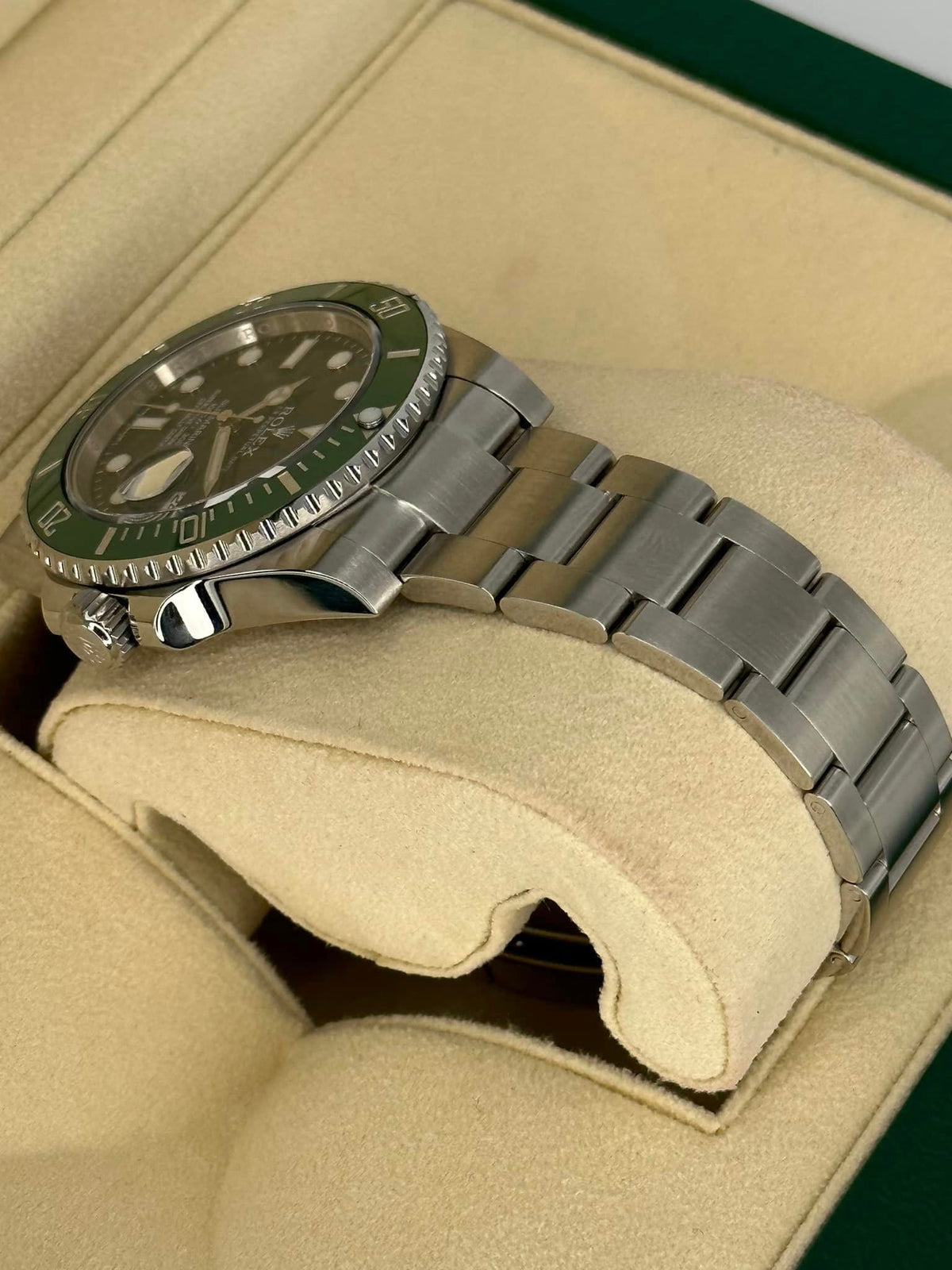 Rolex Submariner "Hulk" 40mm 116610LV Green Dial