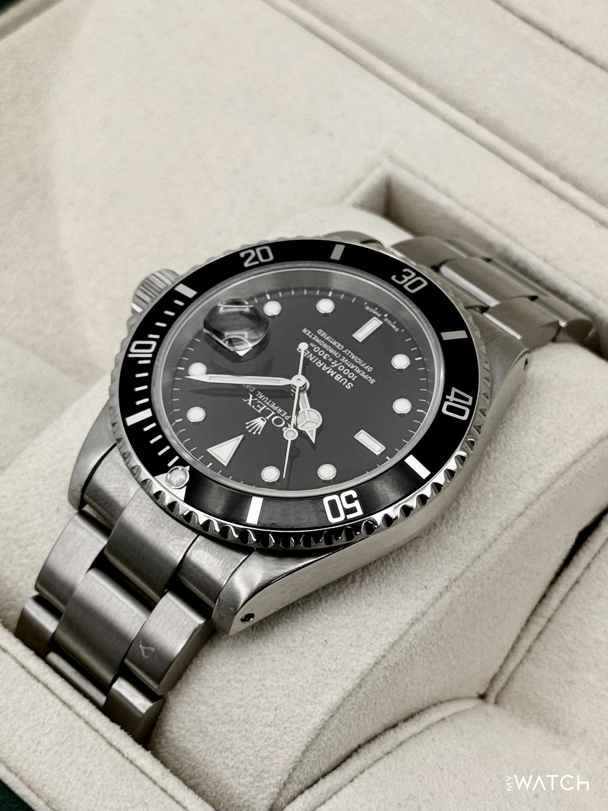 2000 Rolex Submariner 40mm 16610 Stainless Steel Black Dial