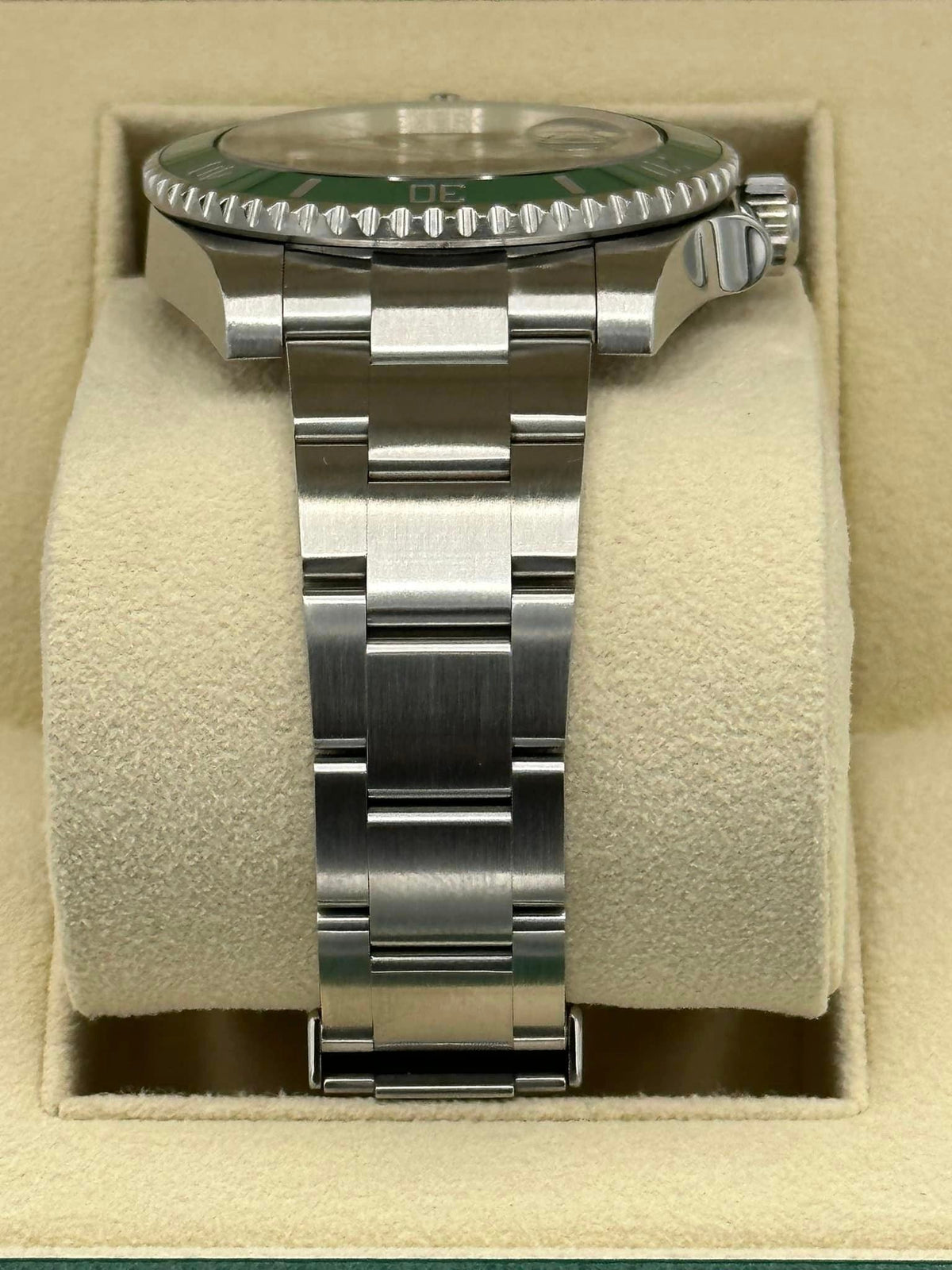 Rolex Submariner “Hulk” 40mm 116610LV Green Dial