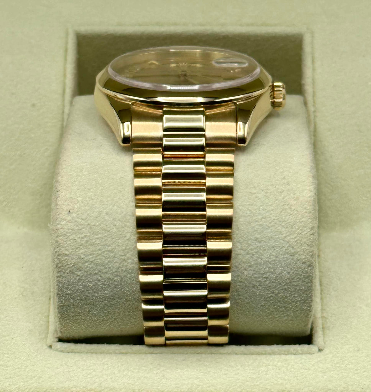 2000 Rolex Day-Date 36mm 118208 Presidential Champagne Wave Dial