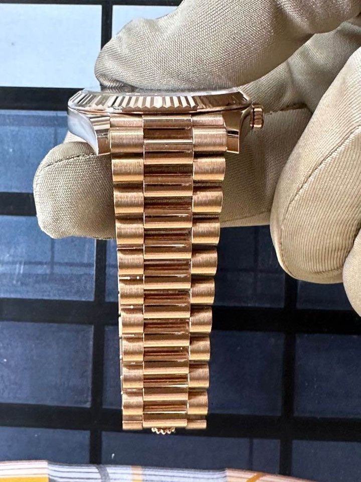 Rolex Day-Date 40mm 228235 Presidential Rose Gold Chocolate Dial