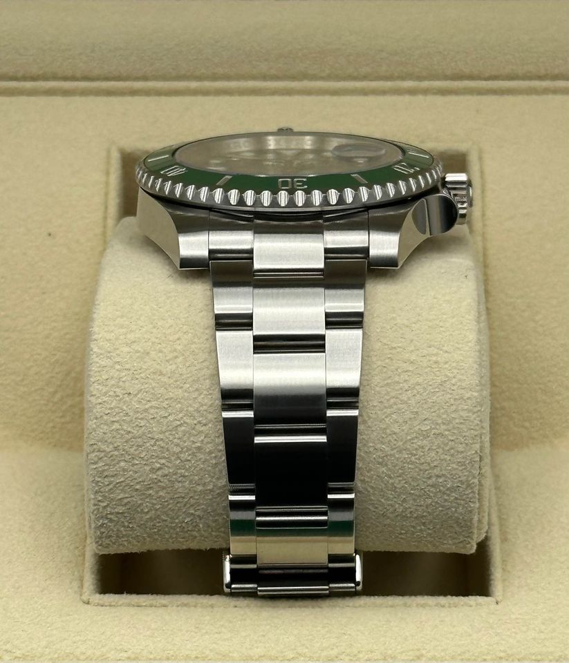 2014 Rolex Submariner "Hulk" 40mm 116610LV Green Dial