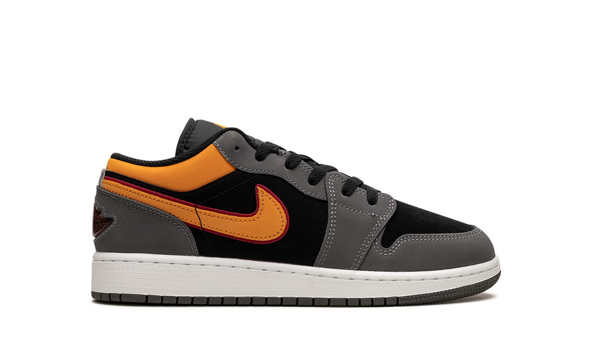 Air Jordan 1 Low SE GS "Vivid Orange" FN7671 008