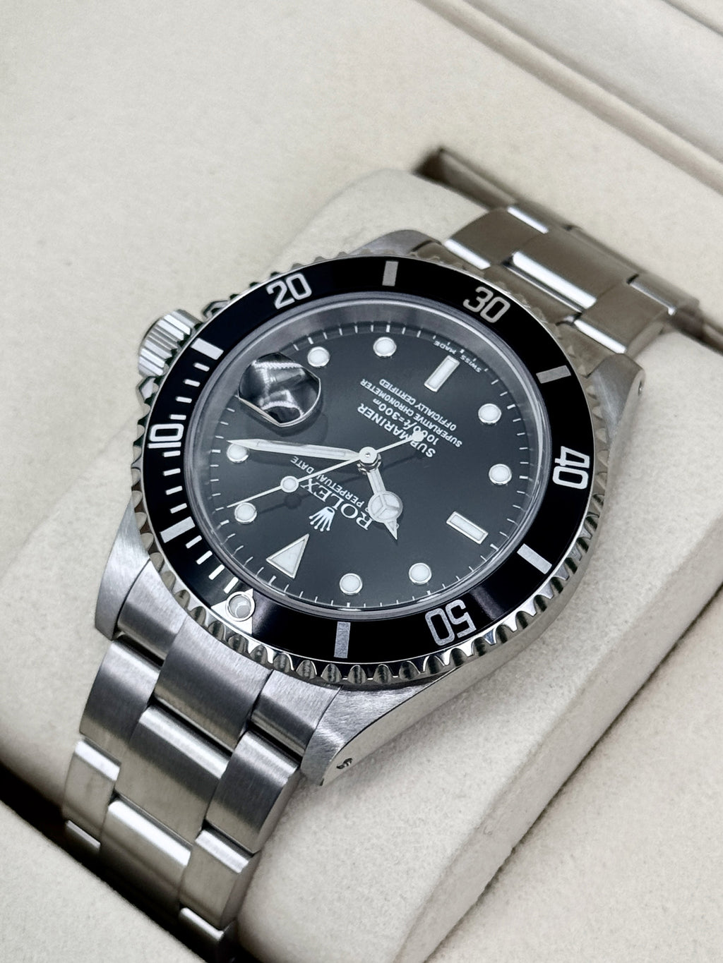 2000 Rolex Submariner 40mm 16610 Stainless Steel Black Dial (Collector's Set)