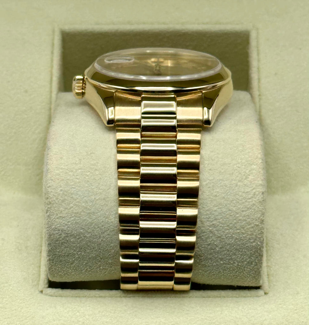 2000 Rolex Day-Date 36mm 118208 Presidential Champagne Wave Dial