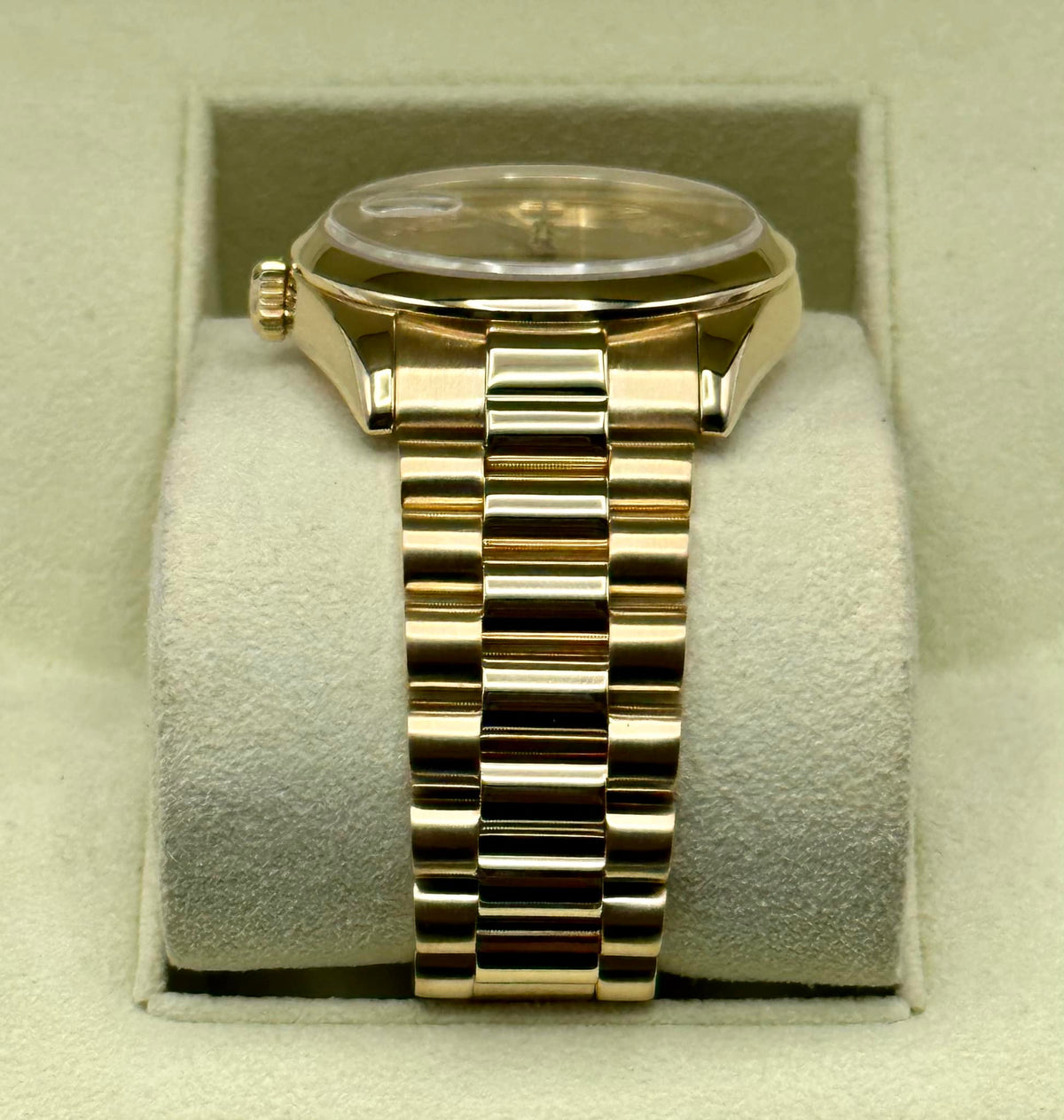 2000 Rolex Day-Date 36mm 118208 Presidential Champagne Wave Dial