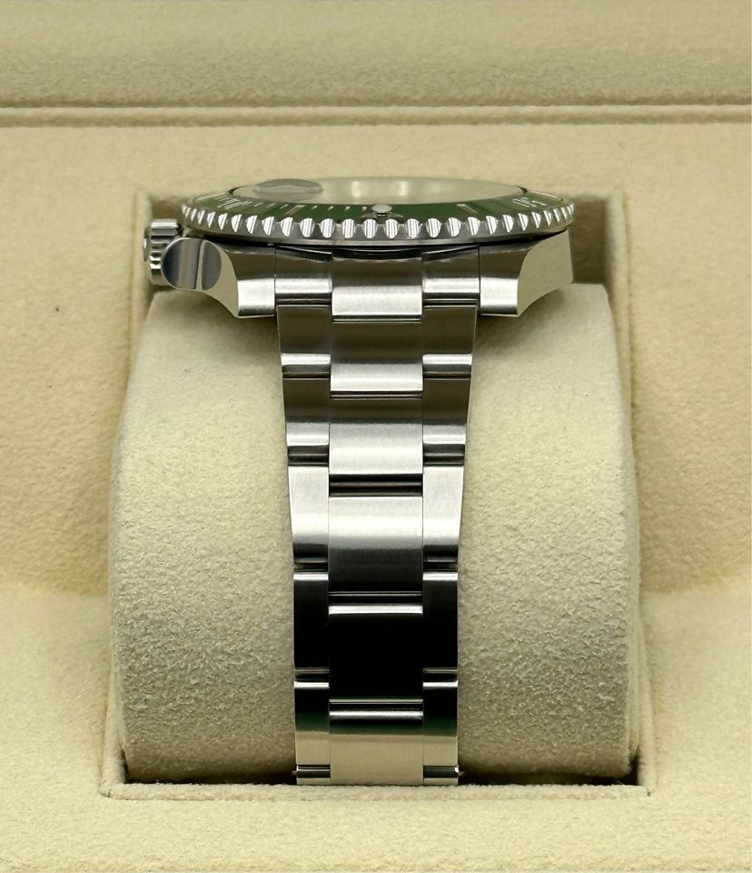 2014 Rolex Submariner "Hulk" 40mm 116610LV Green Dial