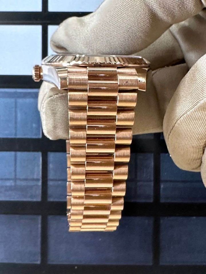 Rolex Day-Date 40mm 228235 Presidential Rose Gold Chocolate Dial