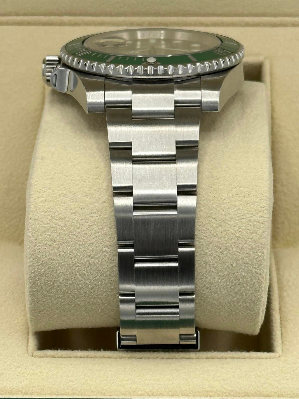 Rolex Submariner “Hulk” 40mm 116610LV Green Dial