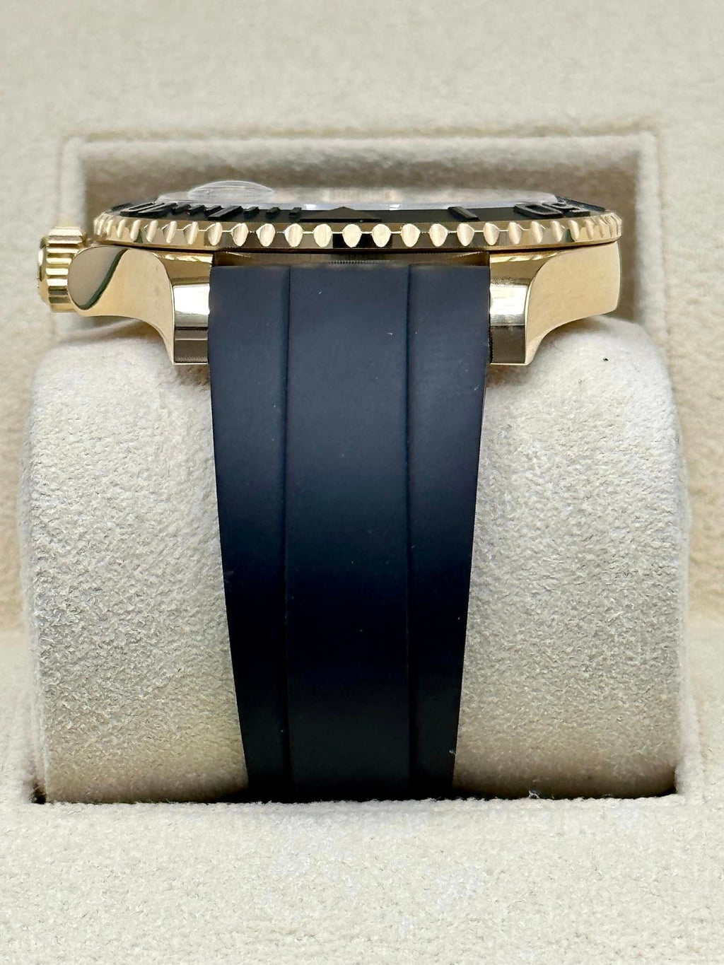 2023 Rolex Yacht-Master 42mm 226658 Gold Oysterflex Black Dial