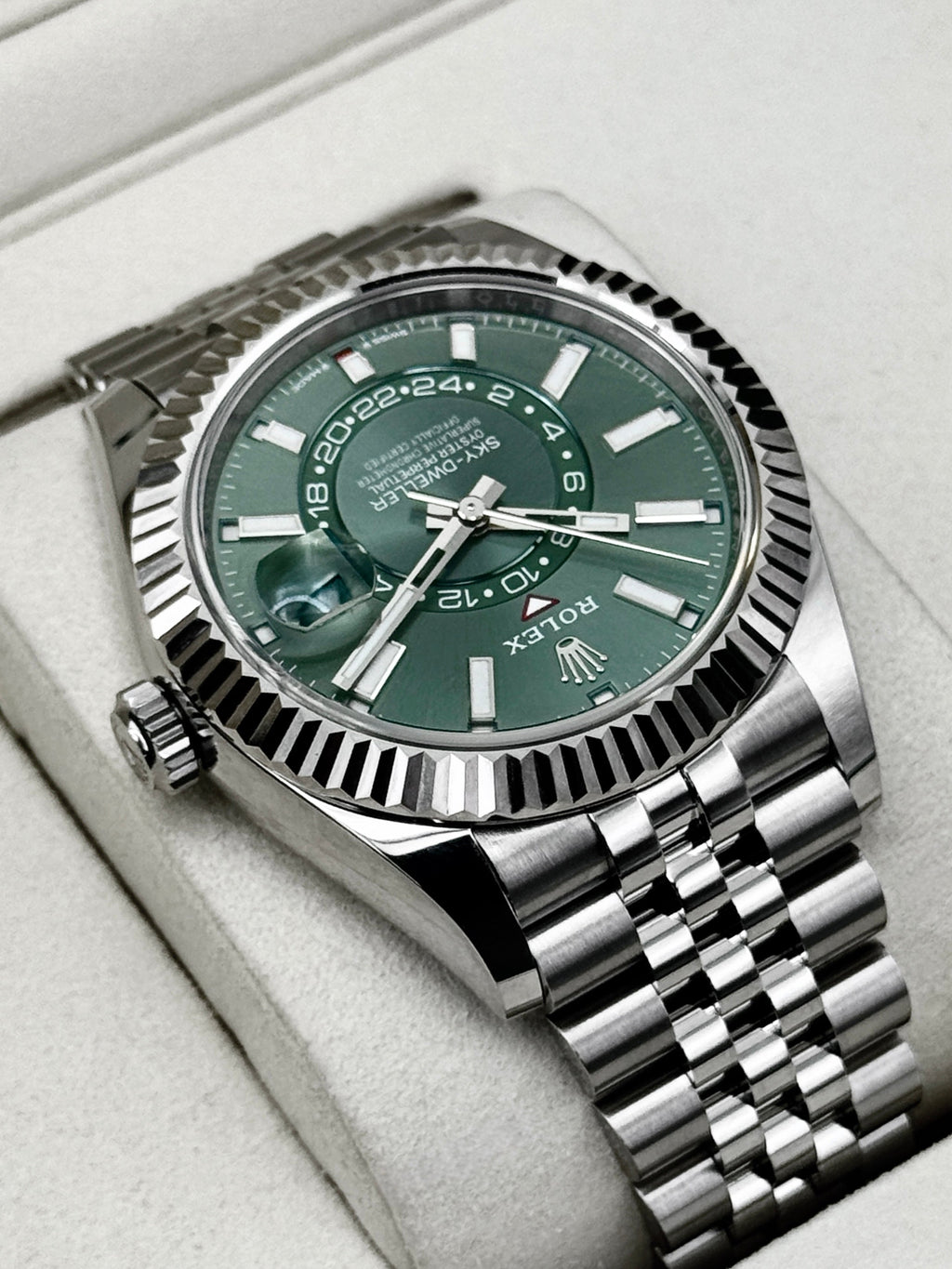 NEW 2026 Rolex Sky-Dweller 42mm 336934 Jubilee Green Dial (STICKERED)