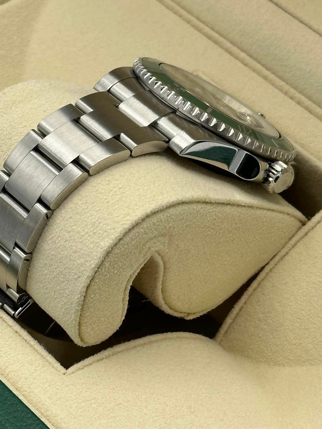 Rolex Submariner “Hulk” 40mm 116610LV Green Dial