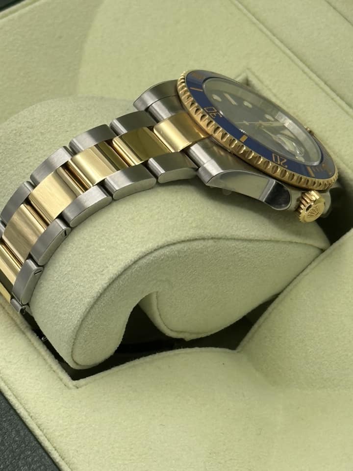 NEW OLD STOCK 2012 Rolex Submariner 40mm 116613LB RARE FLAT BLUE DIAL