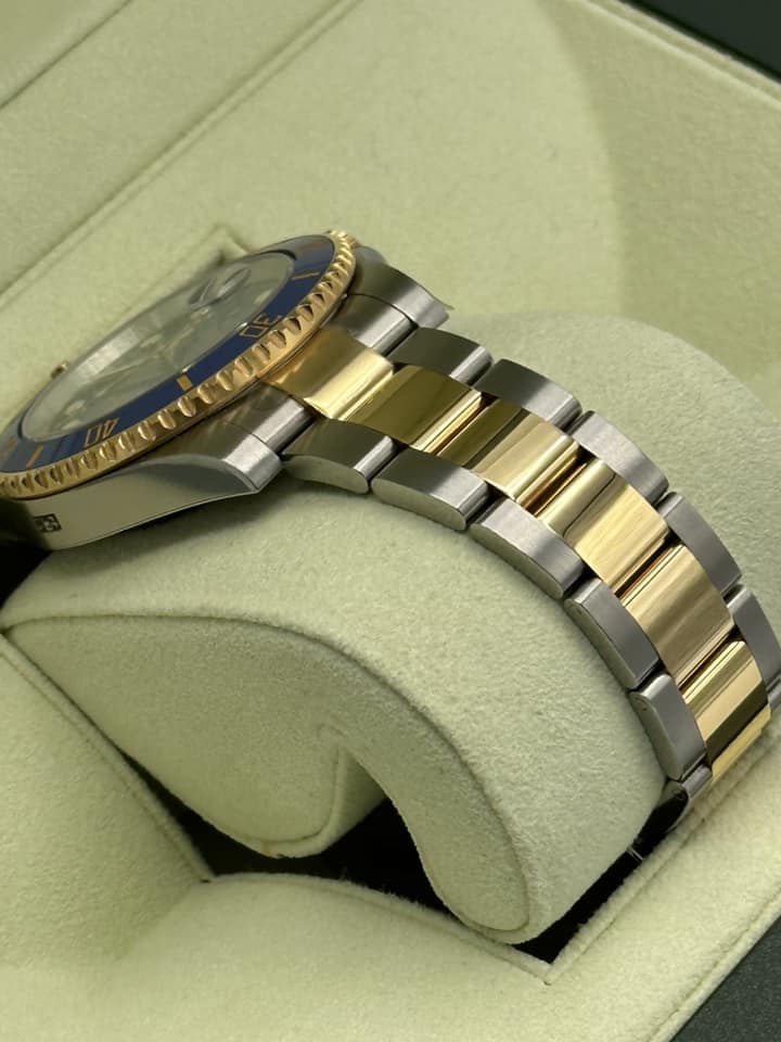 NEW OLD STOCK 2012 Rolex Submariner 40mm 116613LB RARE FLAT BLUE DIAL